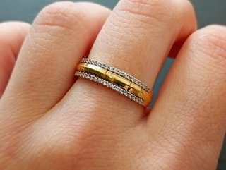 Anillo de oro con diamantes