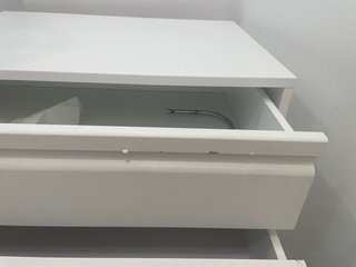 Cassettiere bianche in plastica