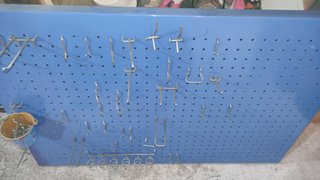 Tablero perforado para taller azul