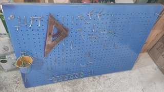 Tablero perforado para taller azul