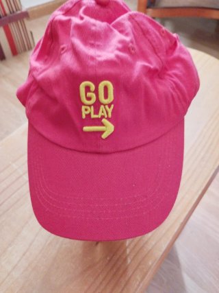 Gorra roja con bordado GO PLAY