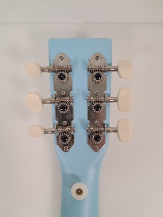 Guitarra de juguete Woet con libro
