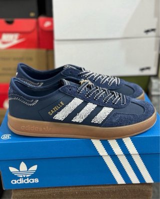 Lote Ropa Vintage PERFUME / ZAPATILLAS DE REGALO