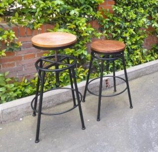 Ultimi Sgabelli in stile industriale in legno e metallo