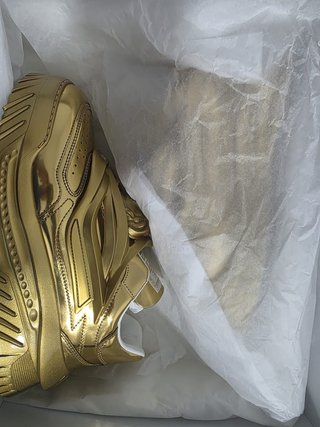 Zapatos Versace Dorados y Blancos