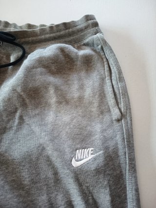 Pantalón chándal Nike gris