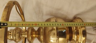 Lampada da tavolo in metallo dorato