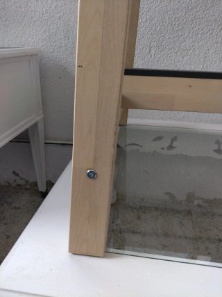 Mesa alta de madera y cristal