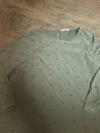 Blusa verde con estampado