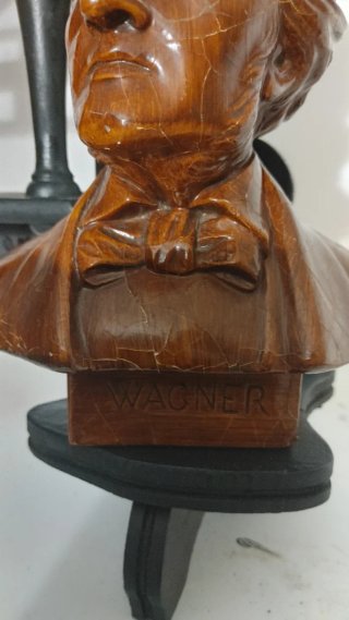 Busto in cartapesta Wagner