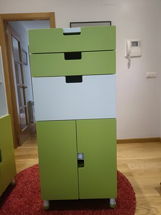 Muebles infantiles blanco y verde