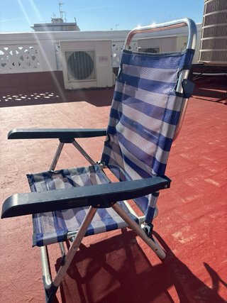 Silla plegable playa azul y blanca