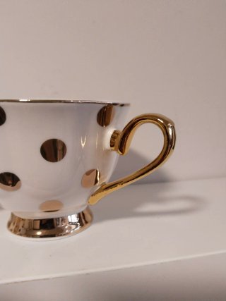 Set de 4 Tazas de Porcelana con Lunares Dorados