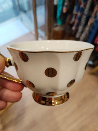 Set de 4 Tazas de Porcelana con Lunares Dorados