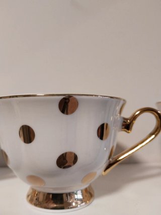 Set de 4 Tazas de Porcelana con Lunares Dorados