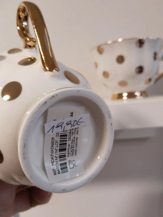 Set de 4 Tazas de Porcelana con Lunares Dorados