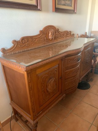 Aparador comedor tallado a mano