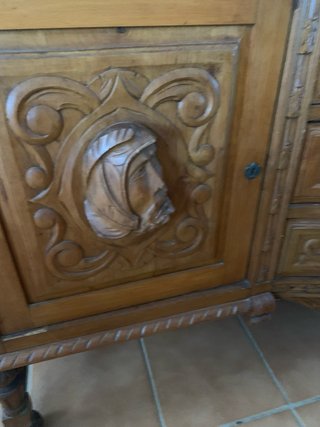 Aparador comedor tallado a mano