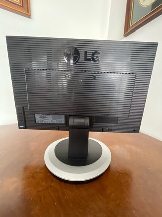 Monitor LG Flatron L194WT 19 Plata