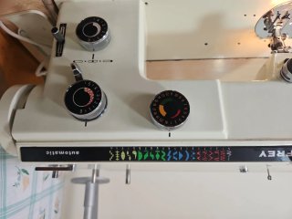 Máquina de coser Refrey automática