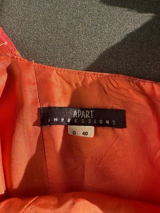 Vestido de fiesta naranja y rosa