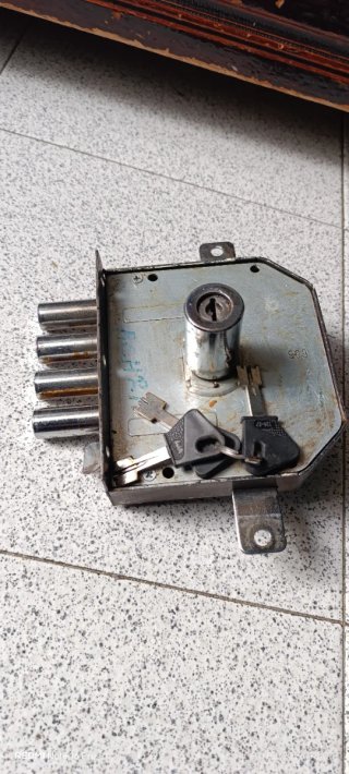 Cerradura de seguridad con 4 llaves