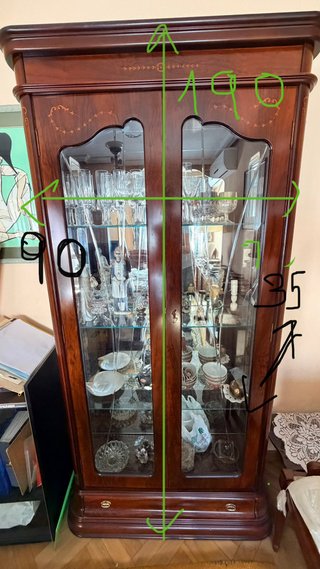 Vitrina de madera y cristal
