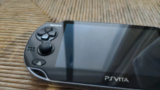 PS Vita 1004 OLED + Caricabatterie Originale