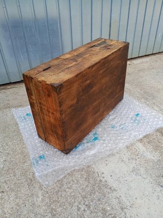 Maleta de madera antigua