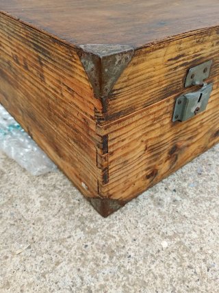 Maleta de madera antigua