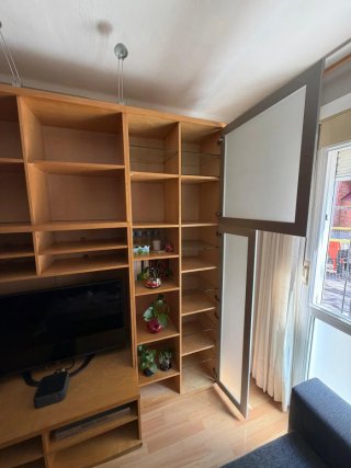 Mueble salón madera y cristal