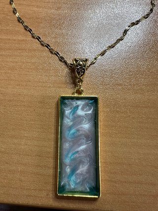 Collana ciondolo rettangolare dorato
