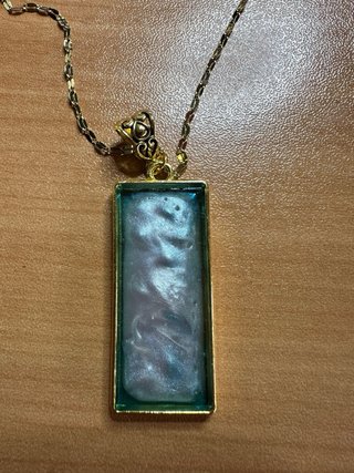 Collana ciondolo rettangolare dorato