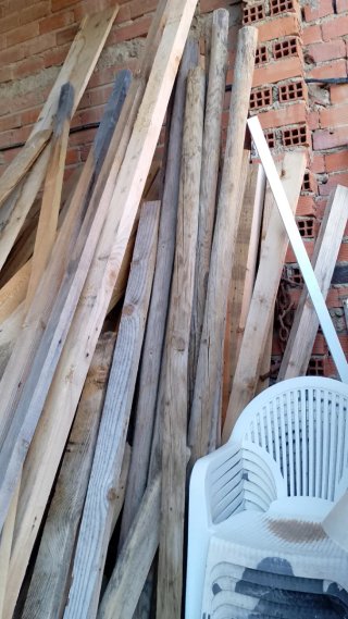 Vigas y tablas de madera