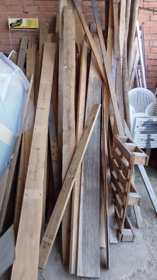 Vigas y tablas de madera
