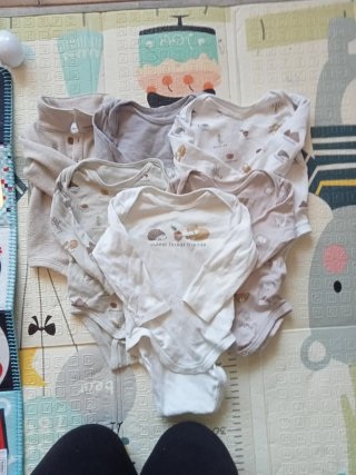 Lote 4 bodies bebé + 2 de regalo