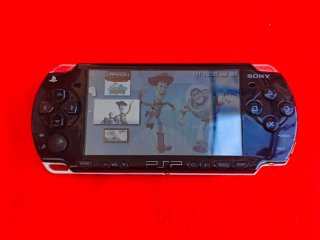 Sony PSP 2000 Nero + Memory Stick 2GB