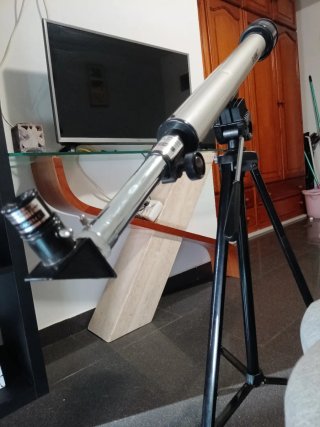 Telescopio Tele-Science con trípode
