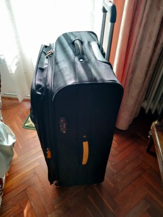 Maleta de 4 ruedas negra