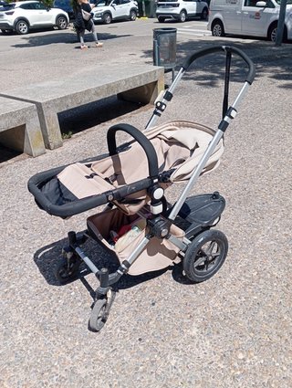 Carrito de bebé color beige