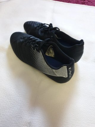 Zapatillas fútbol Kipsta Negras y Azules
