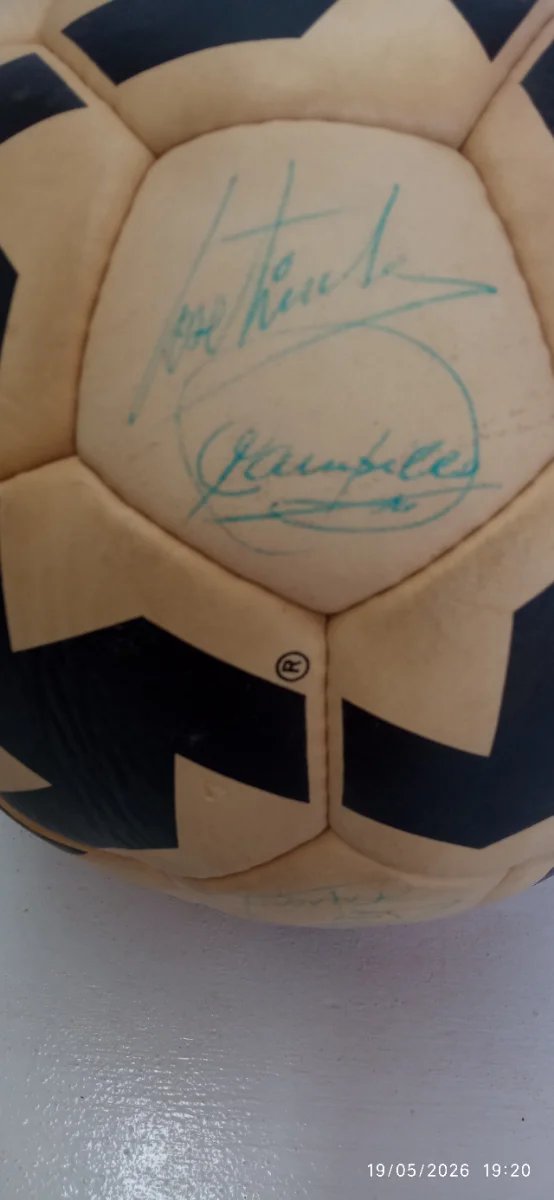 Balón firmado Hércules de Alicante