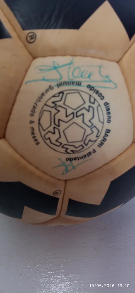 Balón firmado Hércules de Alicante