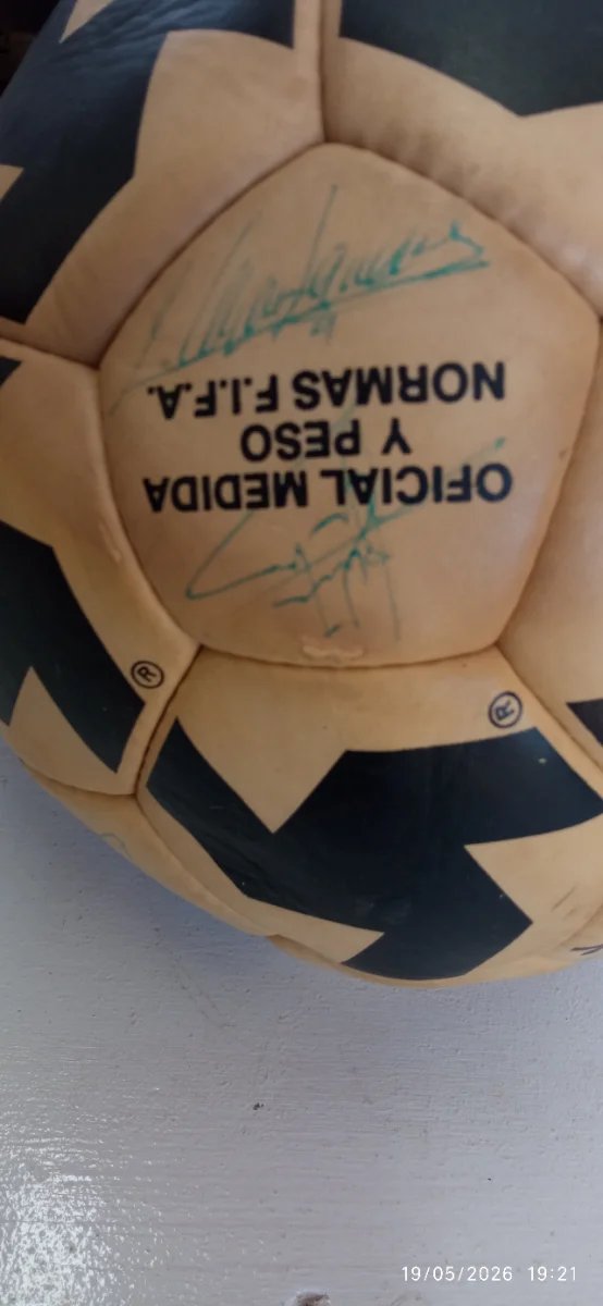 Balón firmado Hércules de Alicante