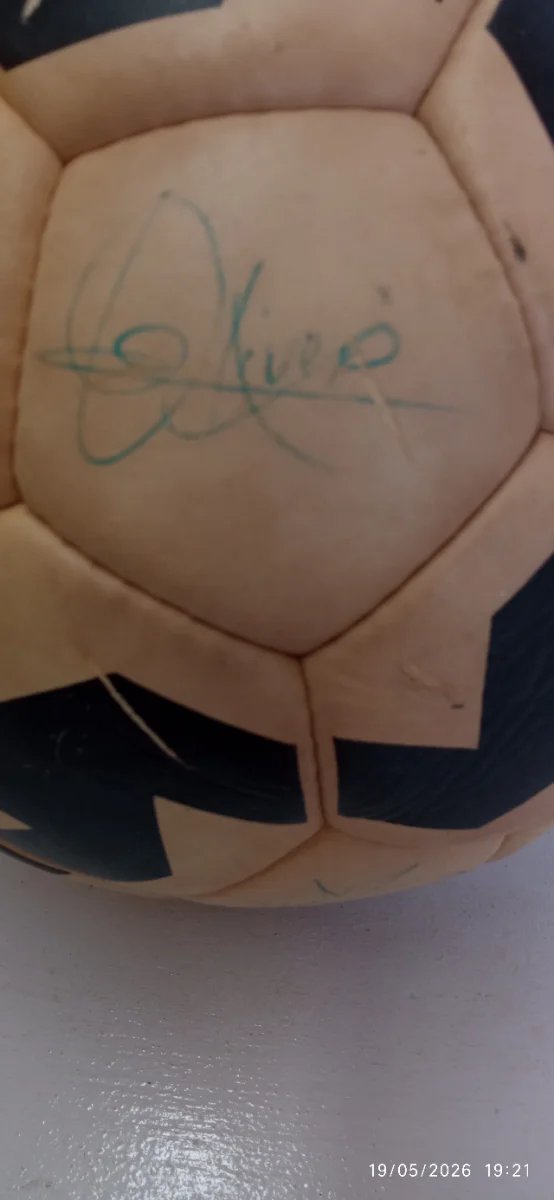 Balón firmado Hércules de Alicante