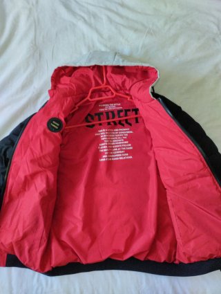 Chaqueta acolchada reversible negra y roja