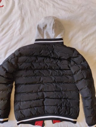 Chaqueta acolchada reversible negra y roja