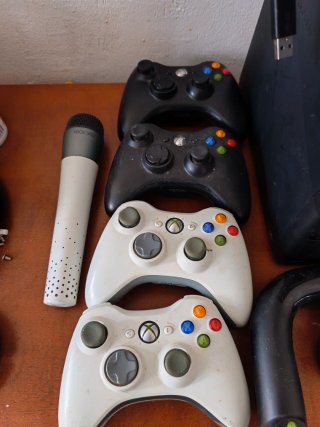 Xbox 360 S 250GB ,Con disco externo de 1000gb