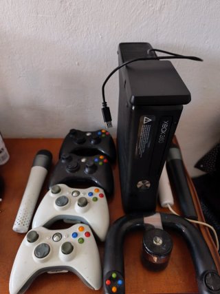 Xbox 360 S 250GB ,Con disco externo de 1000gb