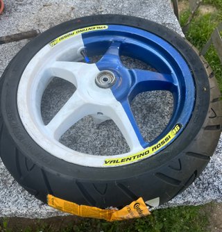Ruedas Yamaha Aerox con neumáticos nuevos NEGOCIA
